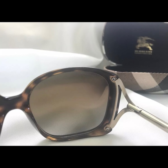 Vintage Never Worn Burberry Women’s Sunglasses - Picture 2 of 8